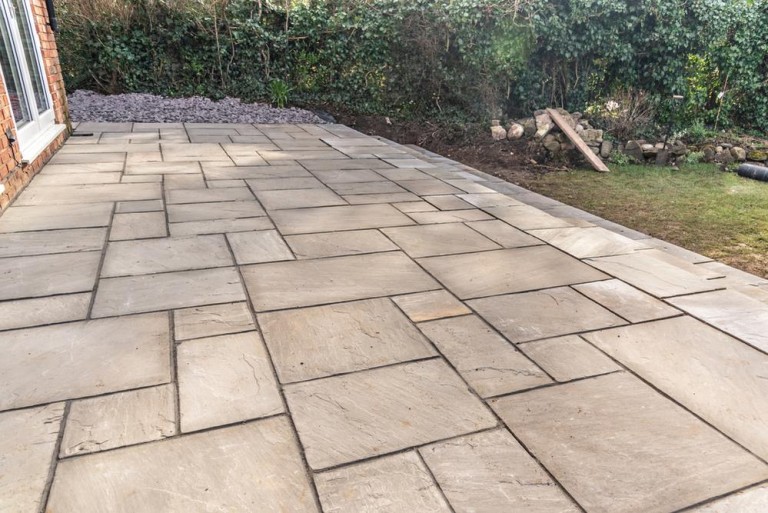 Aménagement extérieur à Sarreinsming, les étapes clés