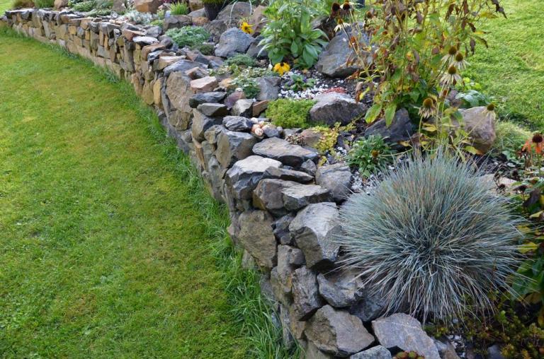 Quel matériau choisir pour un muret de jardin près de Sarreguemines ?